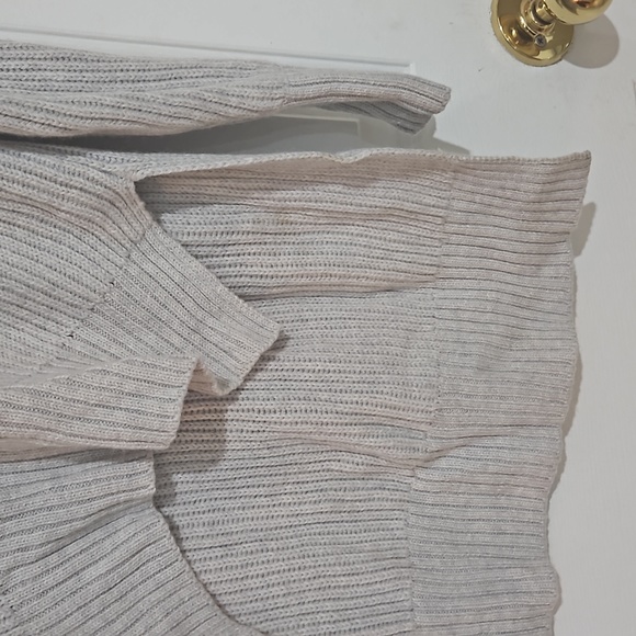 Aritzia Wilfred Free Lin Italian Wool Turtleneck Sweater - Picture 5 of 9